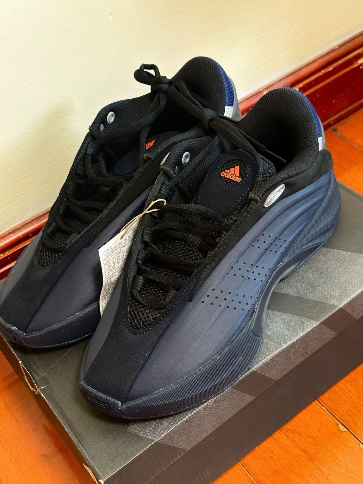 阿迪达斯Adidas篮球鞋